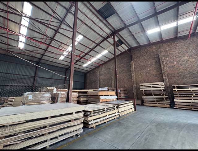 3,300M² WAREHOUSE FOR SALE IN EASTGATE